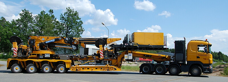 KRT 65 – the world's largest self-propelled road-rail trailer