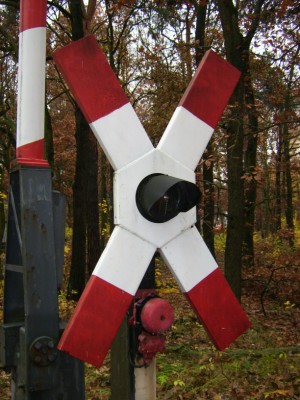 Andreaskreuz mit integriertem Lichtsignal