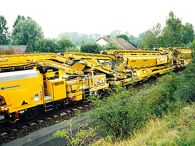 Material conveyor and hopper unit